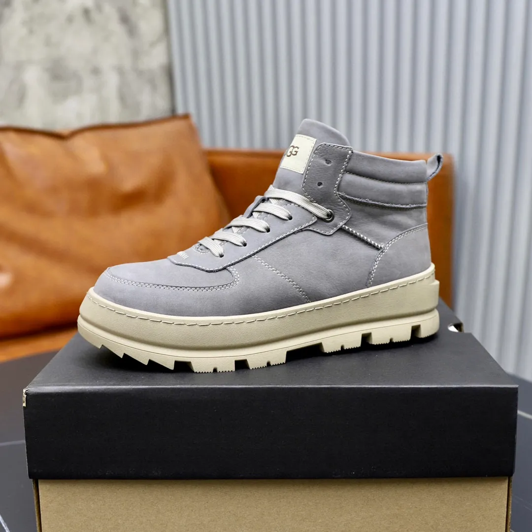 Ex-factory price: 640💰Thick wool imported from Australia Brand: UGG genuine purchasing agent Size: 38-44 Grade: Official website 1:1 Material: First layer of genuine leather waterproof and antifreeze upper Real wool lining Original non-slip soft wear-resistant outsole Style category: Men's casual shoes Trendy style Comfortable on the feet Color: Official website color synchronization